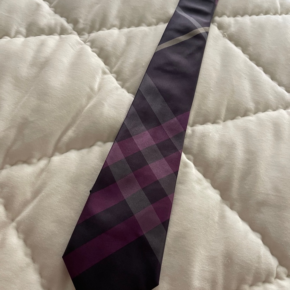 Burberry Classic Cut Check Silk Tie - Picture 2 of 10